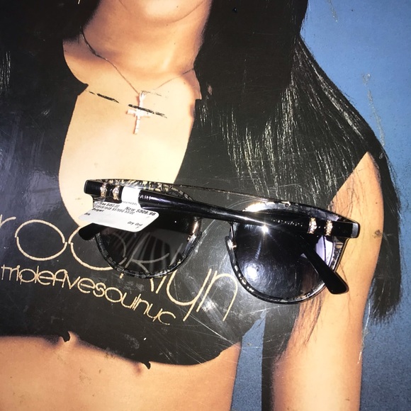 Luxury Sunglasses - Picture 4 of 7